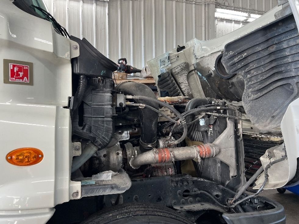 Day Cab Tractor-Heavy Duty Tractors-Freightliner-2017-Cascadia 12564ST-Indianapolis-IN-196,421\n\t\tmiles-$ 31,750 - Image 15