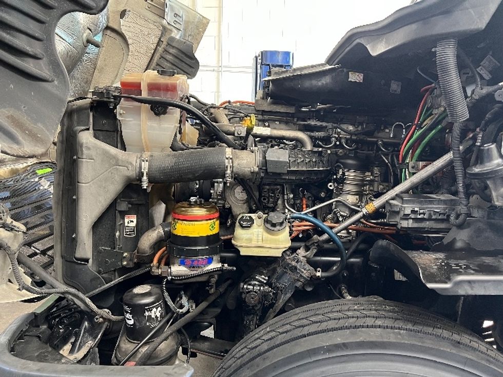 Day Cab Tractor-Heavy Duty Tractors-Freightliner-2017-Cascadia 12564ST-Indianapolis-IN-196,421\n\t\tmiles-$ 31,750 - Image 16