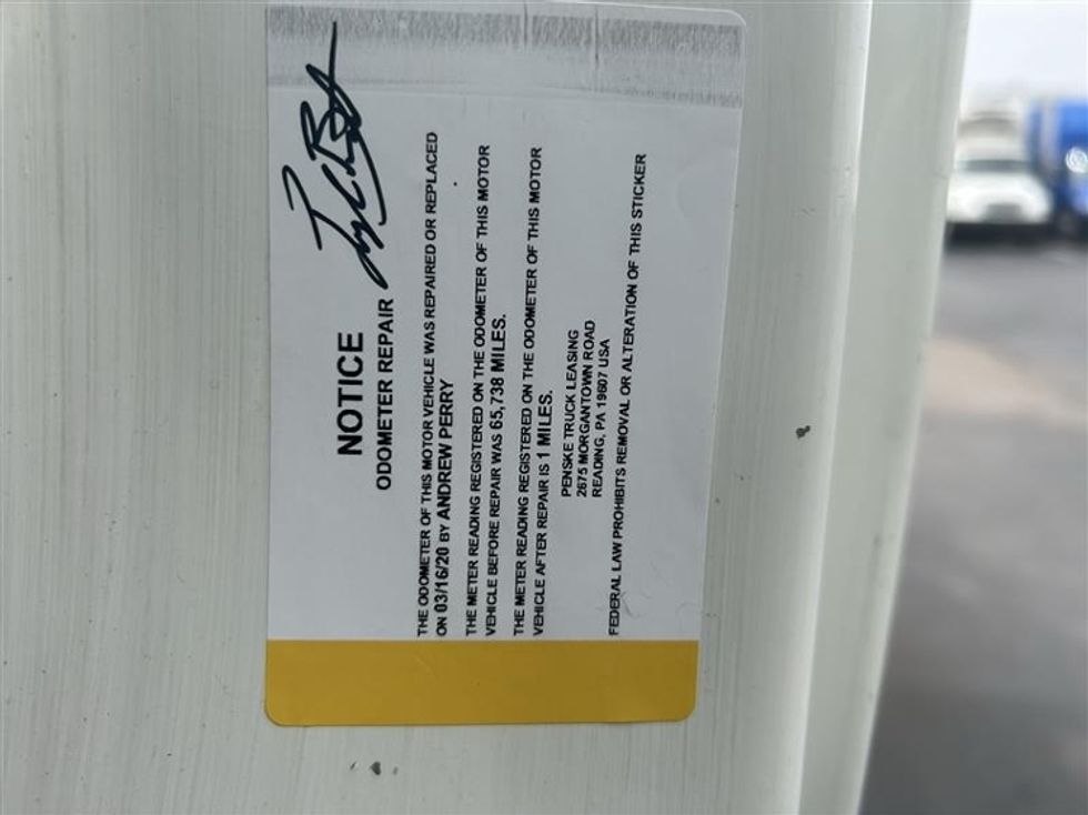 Day Cab Tractor-Heavy Duty Tractors-Freightliner-2017-Cascadia 12564ST-Indianapolis-IN-196,421\n\t\tmiles-$ 31,750 - Image 17