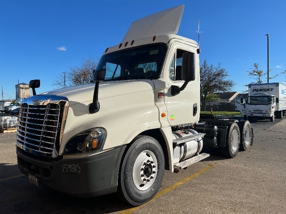 Day Cab Tractor-Heavy Duty Tractors-Freightliner-2017-Cascadia 12564ST-Indianapolis-IN-196,421\n\t\tmiles-$ 31,750 - Image 3