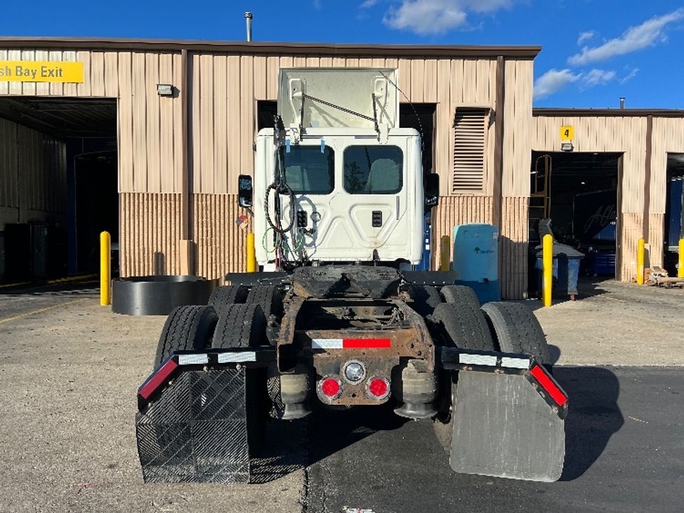 Day Cab Tractor-Heavy Duty Tractors-Freightliner-2017-Cascadia 12564ST-Indianapolis-IN-196,421\n\t\tmiles-$ 31,750 - Image 6