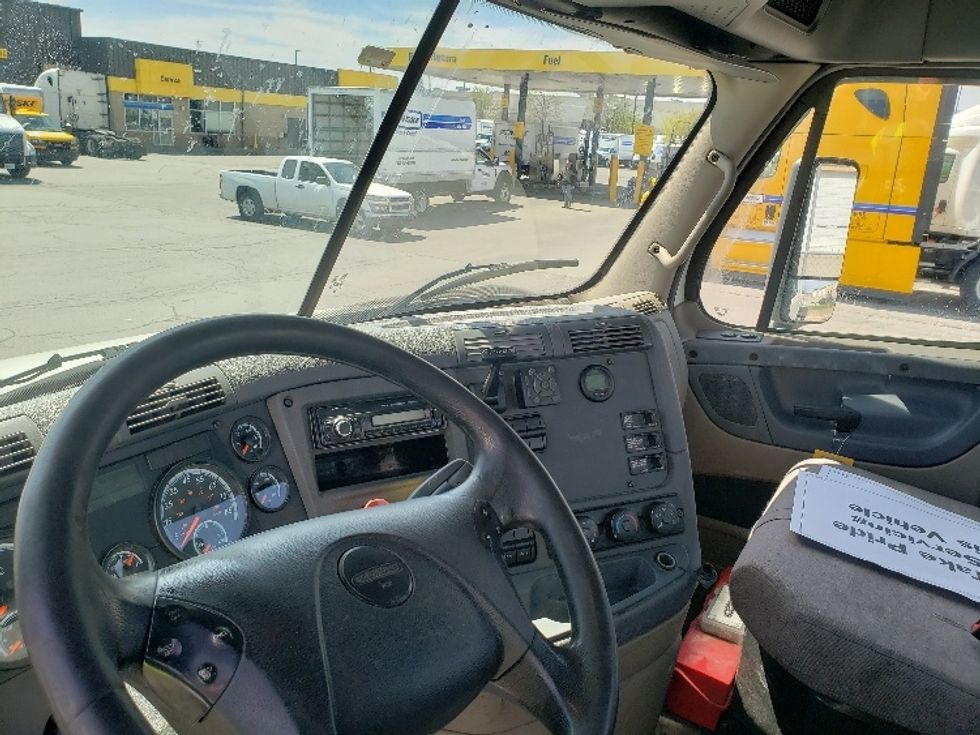 Day Cab Tractor-Heavy Duty Tractors-Freightliner-2017-Cascadia 12564ST-Kansas City-MO-574,084\n\t\tmiles-$ 32,000 - Image 10