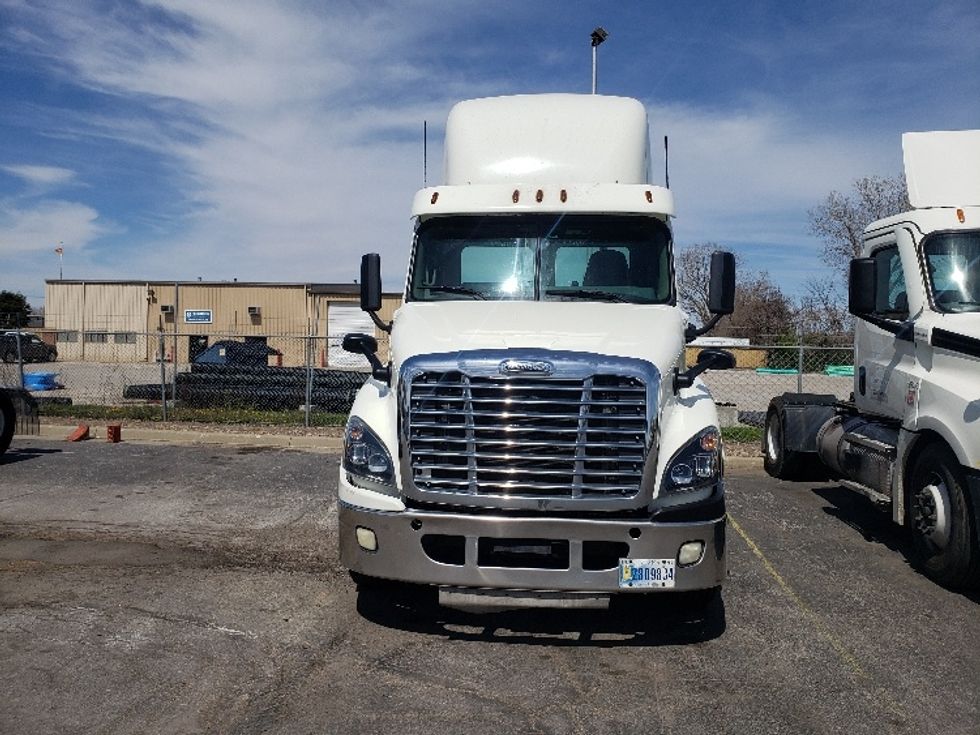 Day Cab Tractor-Heavy Duty Tractors-Freightliner-2017-Cascadia 12564ST-Kansas City-MO-574,084\n\t\tmiles-$ 32,000 - Image 2