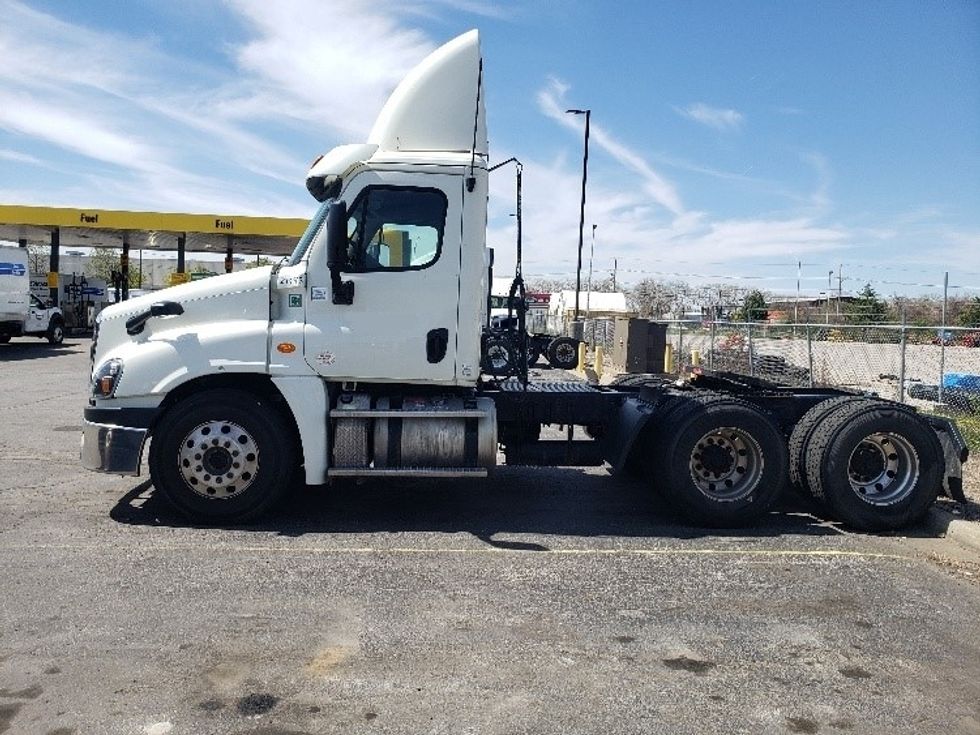 Day Cab Tractor-Heavy Duty Tractors-Freightliner-2017-Cascadia 12564ST-Kansas City-MO-574,084\n\t\tmiles-$ 32,000 - Image 4