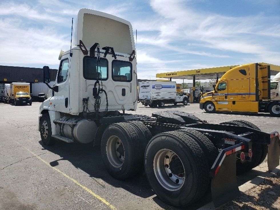 Day Cab Tractor-Heavy Duty Tractors-Freightliner-2017-Cascadia 12564ST-Kansas City-MO-574,084\n\t\tmiles-$ 32,000 - Image 5