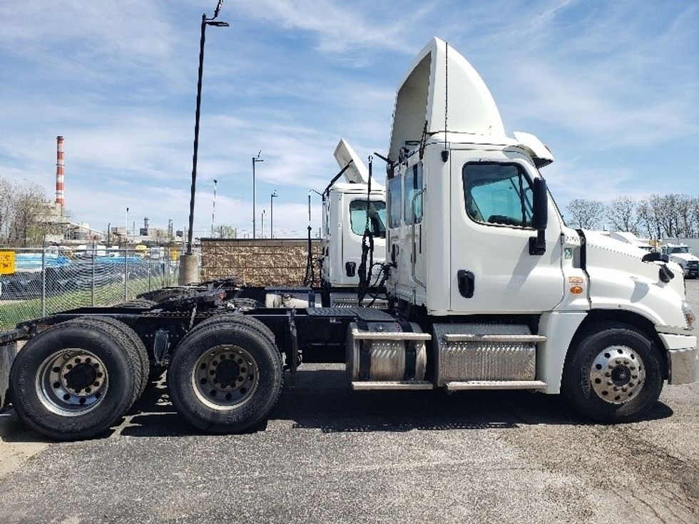 Day Cab Tractor-Heavy Duty Tractors-Freightliner-2017-Cascadia 12564ST-Kansas City-MO-574,084\n\t\tmiles-$ 32,000 - Image 8