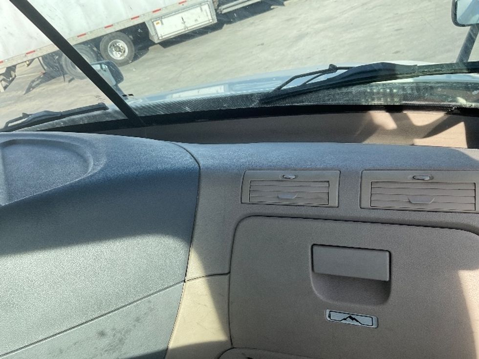 Day Cab Tractor-Heavy Duty Tractors-Freightliner-2017-Cascadia 12564ST-Kansas City-MO-587,846\n\t\tmiles-$ 31,000 - Image 13