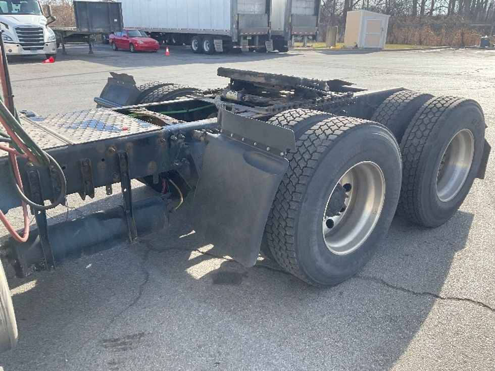 Day Cab Tractor-Heavy Duty Tractors-Freightliner-2017-Cascadia 12564ST-Kansas City-MO-587,846\n\t\tmiles-$ 31,000 - Image 17