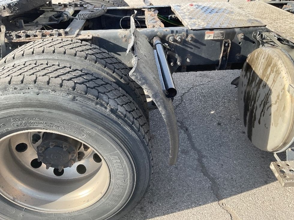 Day Cab Tractor-Heavy Duty Tractors-Freightliner-2017-Cascadia 12564ST-Kansas City-MO-587,846\n\t\tmiles-$ 31,000 - Image 20