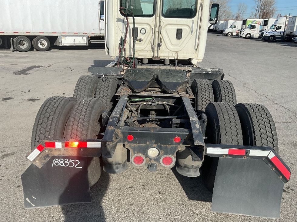 Day Cab Tractor-Heavy Duty Tractors-Freightliner-2017-Cascadia 12564ST-Kansas City-MO-587,846\n\t\tmiles-$ 31,000 - Image 6