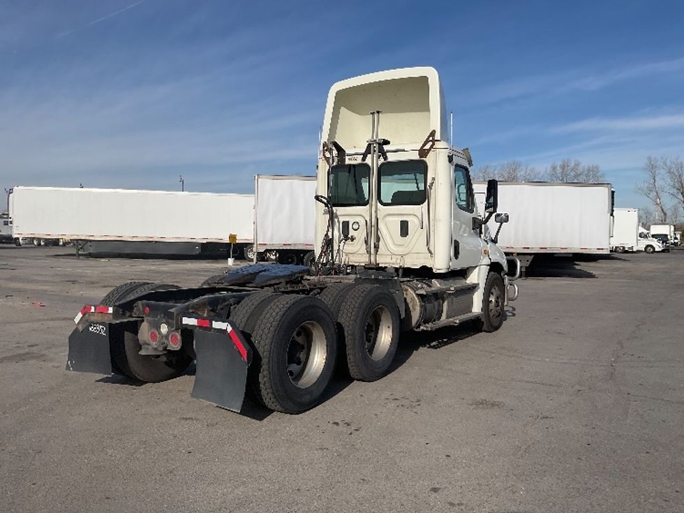 Day Cab Tractor-Heavy Duty Tractors-Freightliner-2017-Cascadia 12564ST-Kansas City-MO-587,846\n\t\tmiles-$ 31,000 - Image 7