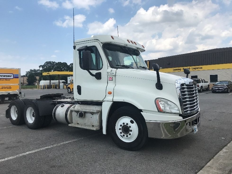 2017 Freightliner Cascadia 12564ST Day Cab Tractor