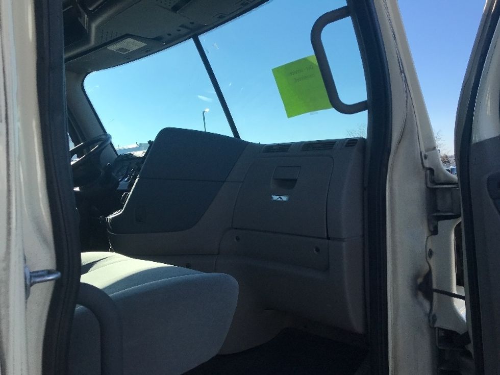 Day Cab Tractor-Heavy Duty Tractors-Freightliner-2017-Cascadia 12564ST-Lancaster-PA-430,295\n\t\tmiles-$ 28,500 - Image 13