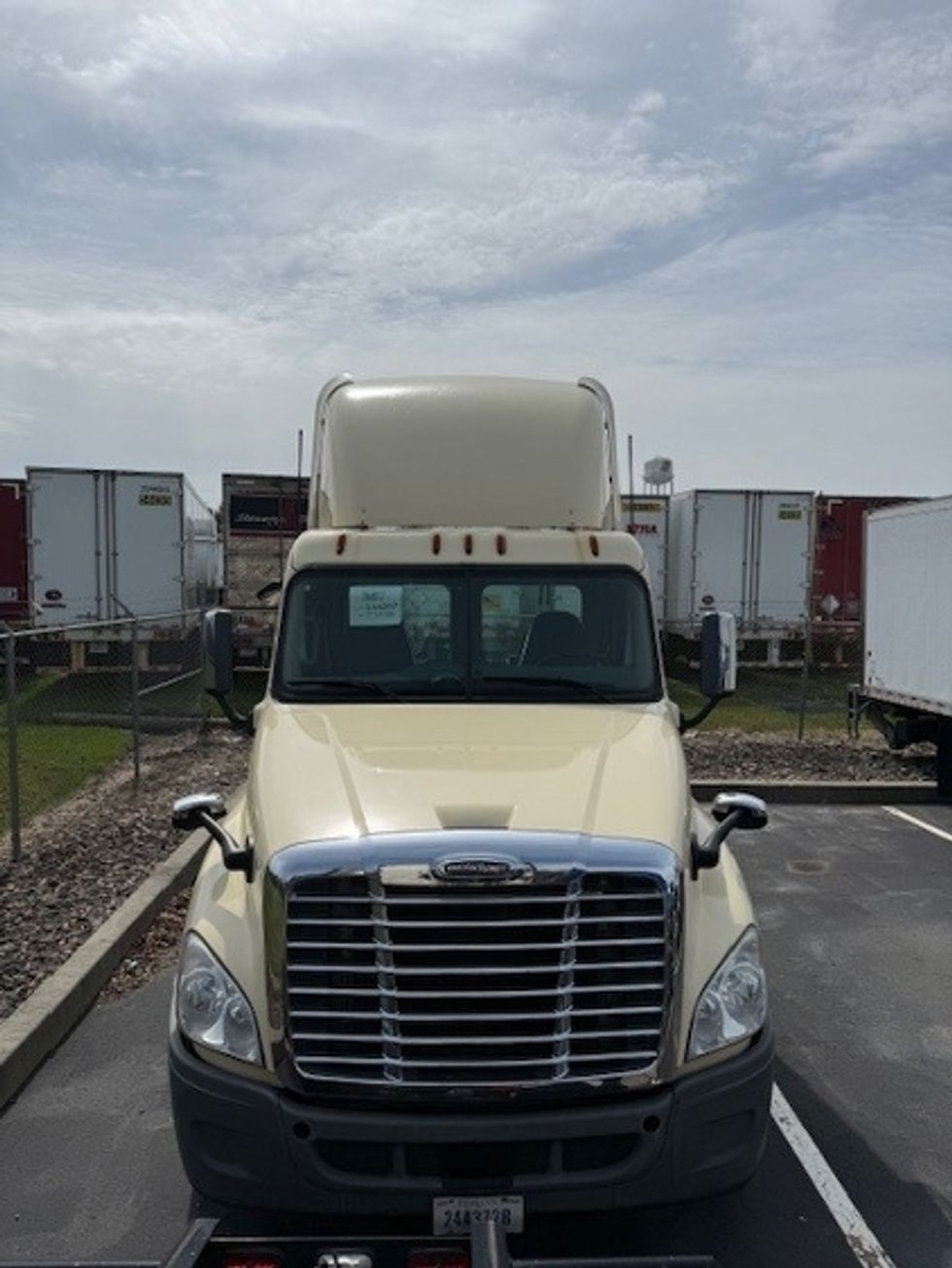 Day Cab Tractor-Heavy Duty Tractors-Freightliner-2017-Cascadia 12564ST-Lancaster-PA-430,295\n\t\tmiles-$ 28,500 - Image 2