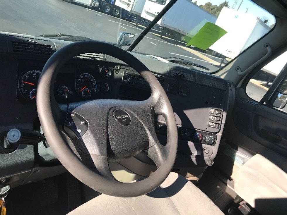 Day Cab Tractor-Heavy Duty Tractors-Freightliner-2017-Cascadia 12564ST-Lancaster-PA-430,295\n\t\tmiles-$ 35,500 - Image 10