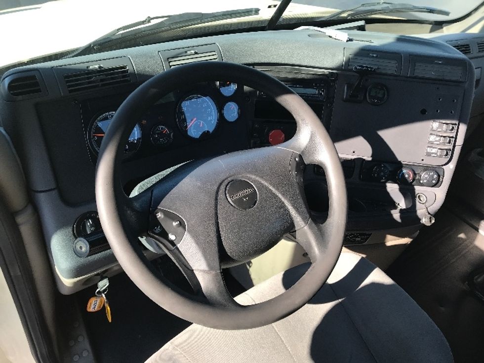 Day Cab Tractor-Heavy Duty Tractors-Freightliner-2017-Cascadia 12564ST-Lancaster-PA-430,295\n\t\tmiles-$ 35,500 - Image 11