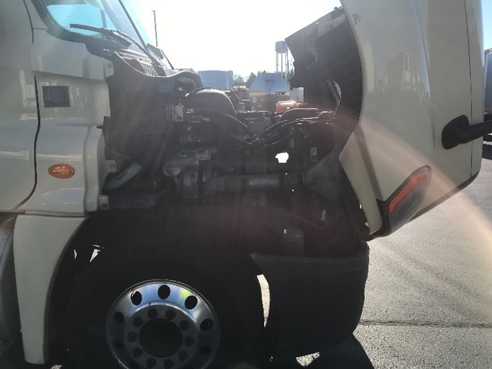 Day Cab Tractor-Heavy Duty Tractors-Freightliner-2017-Cascadia 12564ST-Lancaster-PA-430,295\n\t\tmiles-$ 35,500 - Image 15