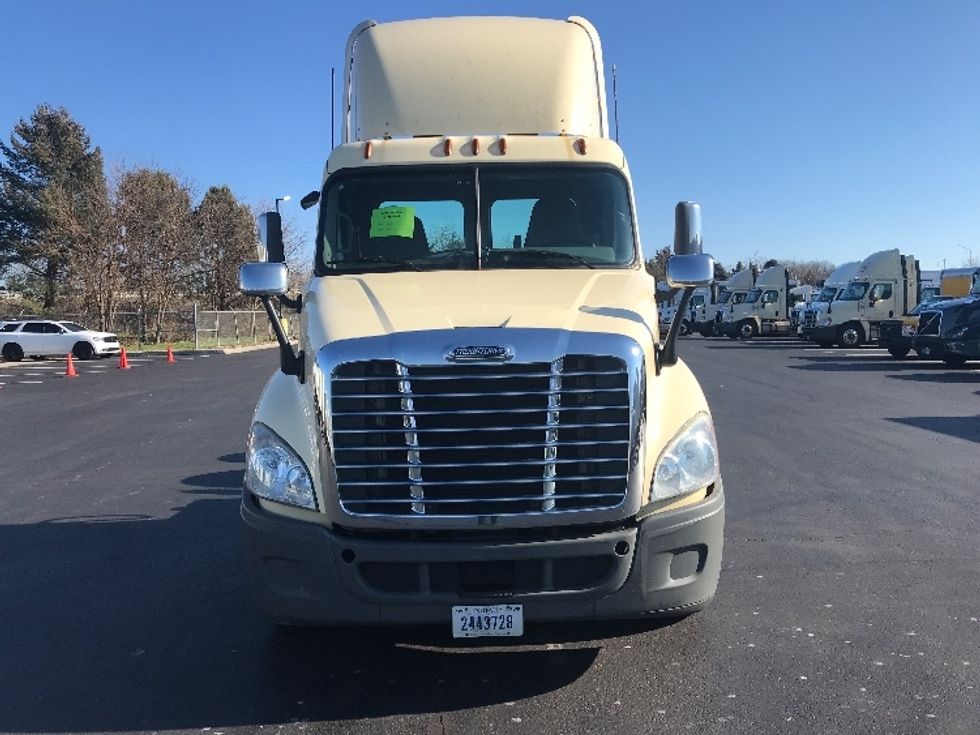 Day Cab Tractor-Heavy Duty Tractors-Freightliner-2017-Cascadia 12564ST-Lancaster-PA-430,295\n\t\tmiles-$ 35,500 - Image 2
