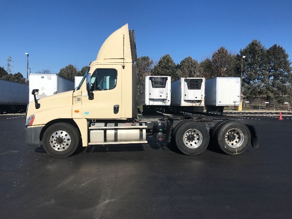 Day Cab Tractor-Heavy Duty Tractors-Freightliner-2017-Cascadia 12564ST-Lancaster-PA-430,295\n\t\tmiles-$ 35,500 - Image 4