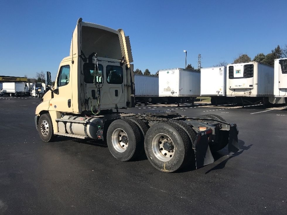 Day Cab Tractor-Heavy Duty Tractors-Freightliner-2017-Cascadia 12564ST-Lancaster-PA-430,295\n\t\tmiles-$ 35,500 - Image 5