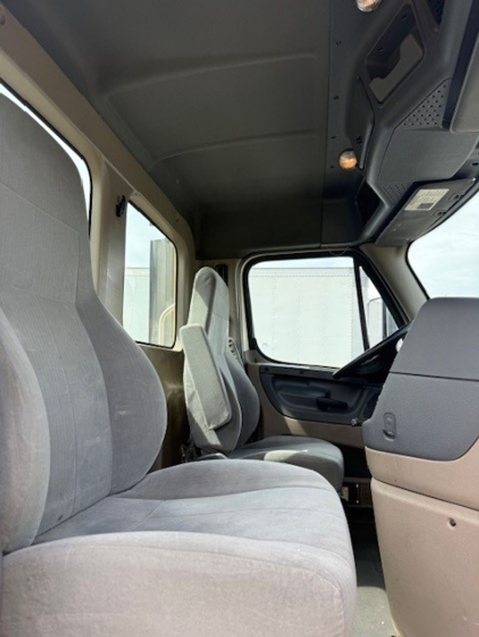 Day Cab Tractor-Heavy Duty Tractors-Freightliner-2017-Cascadia 12564ST-Lancaster-PA-430,296\n\t\tmiles-$ 27,500 - Image 11