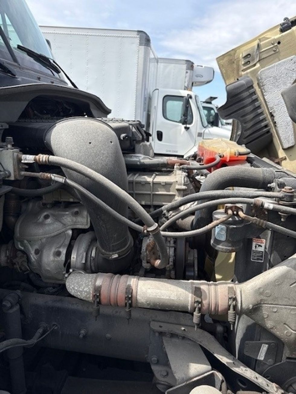 Day Cab Tractor-Heavy Duty Tractors-Freightliner-2017-Cascadia 12564ST-Lancaster-PA-430,296\n\t\tmiles-$ 27,500 - Image 12