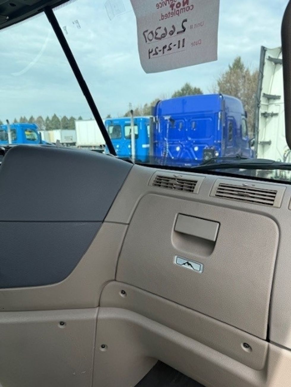 Day Cab Tractor-Heavy Duty Tractors-Freightliner-2017-Cascadia 12564ST-Lancaster-PA-430,296\n\t\tmiles-$ 27,500 - Image 6