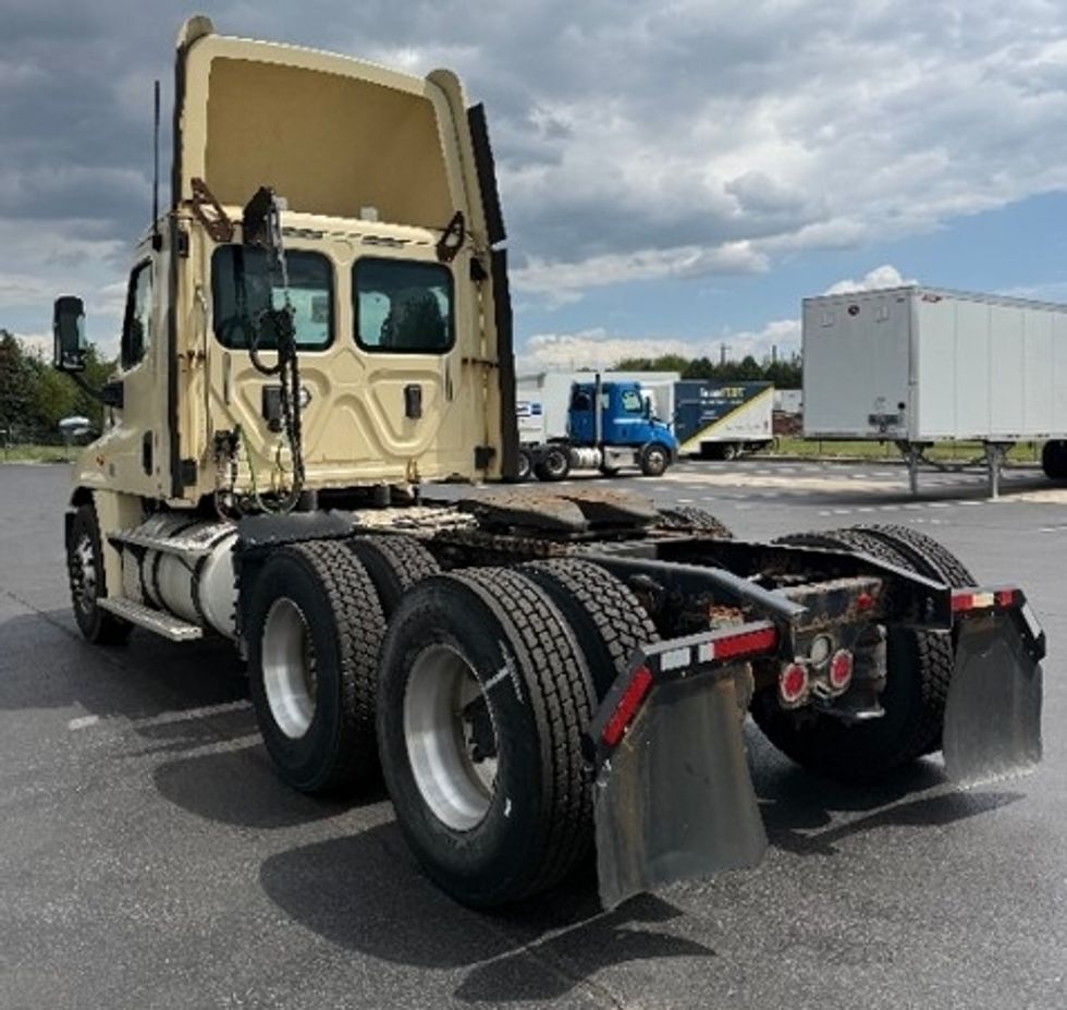 Day Cab Tractor-Heavy Duty Tractors-Freightliner-2017-Cascadia 12564ST-Lancaster-PA-430,296\n\t\tmiles-$ 27,500 - Image 7