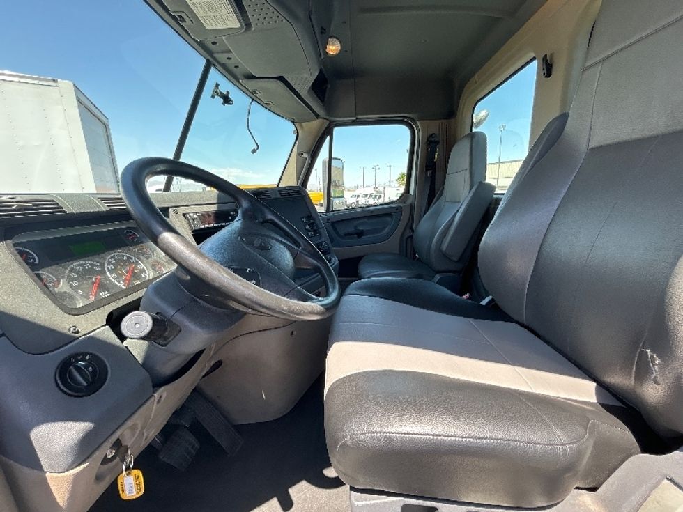 Day Cab Tractor-Heavy Duty Tractors-Freightliner-2017-Cascadia 12564ST-Las Vegas-NV-108,743\n\t\tmiles-$ 39,250 - Image 10