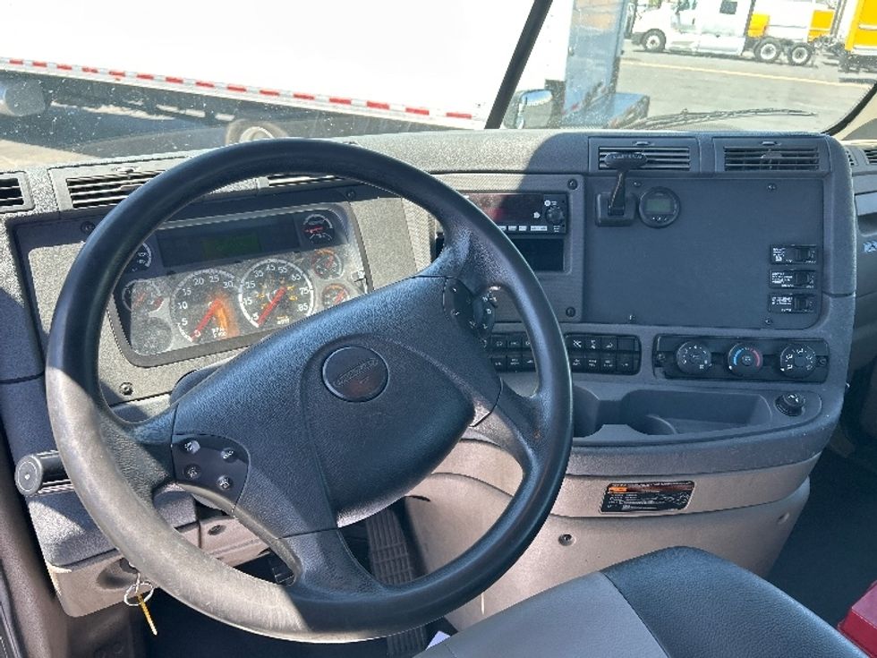 Day Cab Tractor-Heavy Duty Tractors-Freightliner-2017-Cascadia 12564ST-Las Vegas-NV-108,743\n\t\tmiles-$ 39,250 - Image 11