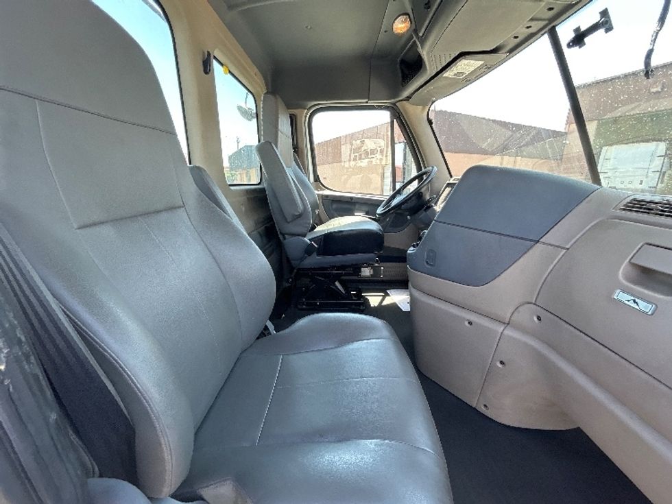 Day Cab Tractor-Heavy Duty Tractors-Freightliner-2017-Cascadia 12564ST-Las Vegas-NV-108,743\n\t\tmiles-$ 39,250 - Image 14