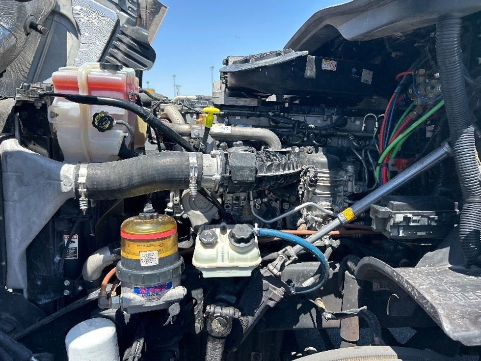 Day Cab Tractor-Heavy Duty Tractors-Freightliner-2017-Cascadia 12564ST-Las Vegas-NV-108,743\n\t\tmiles-$ 39,250 - Image 16