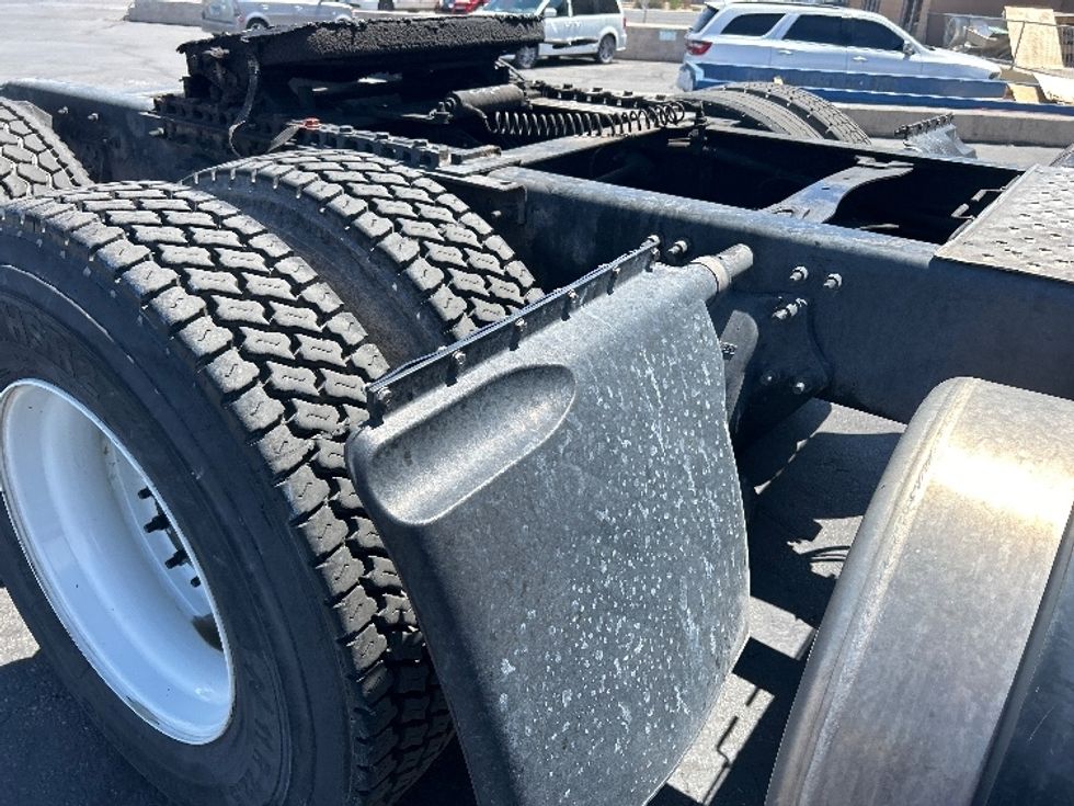 Day Cab Tractor-Heavy Duty Tractors-Freightliner-2017-Cascadia 12564ST-Las Vegas-NV-108,743\n\t\tmiles-$ 39,250 - Image 18