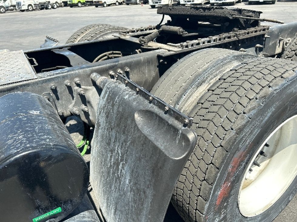 Day Cab Tractor-Heavy Duty Tractors-Freightliner-2017-Cascadia 12564ST-Las Vegas-NV-108,743\n\t\tmiles-$ 39,250 - Image 19