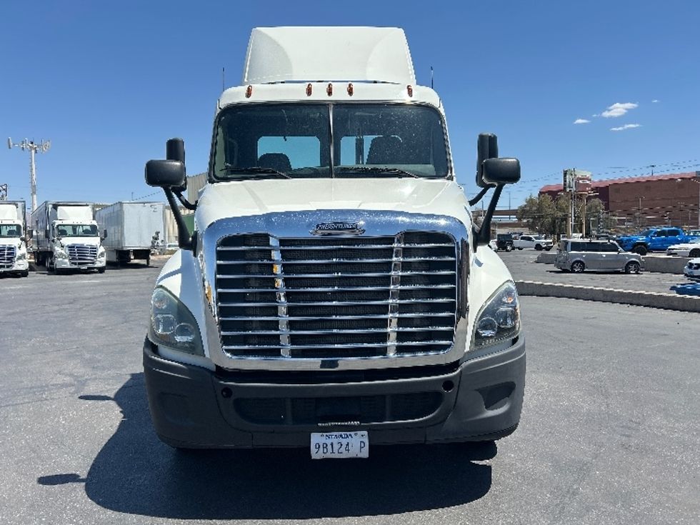 Day Cab Tractor-Heavy Duty Tractors-Freightliner-2017-Cascadia 12564ST-Las Vegas-NV-108,743\n\t\tmiles-$ 39,250 - Image 2