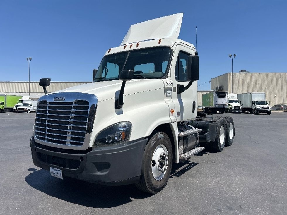 Day Cab Tractor-Heavy Duty Tractors-Freightliner-2017-Cascadia 12564ST-Las Vegas-NV-108,743\n\t\tmiles-$ 39,250 - Image 3