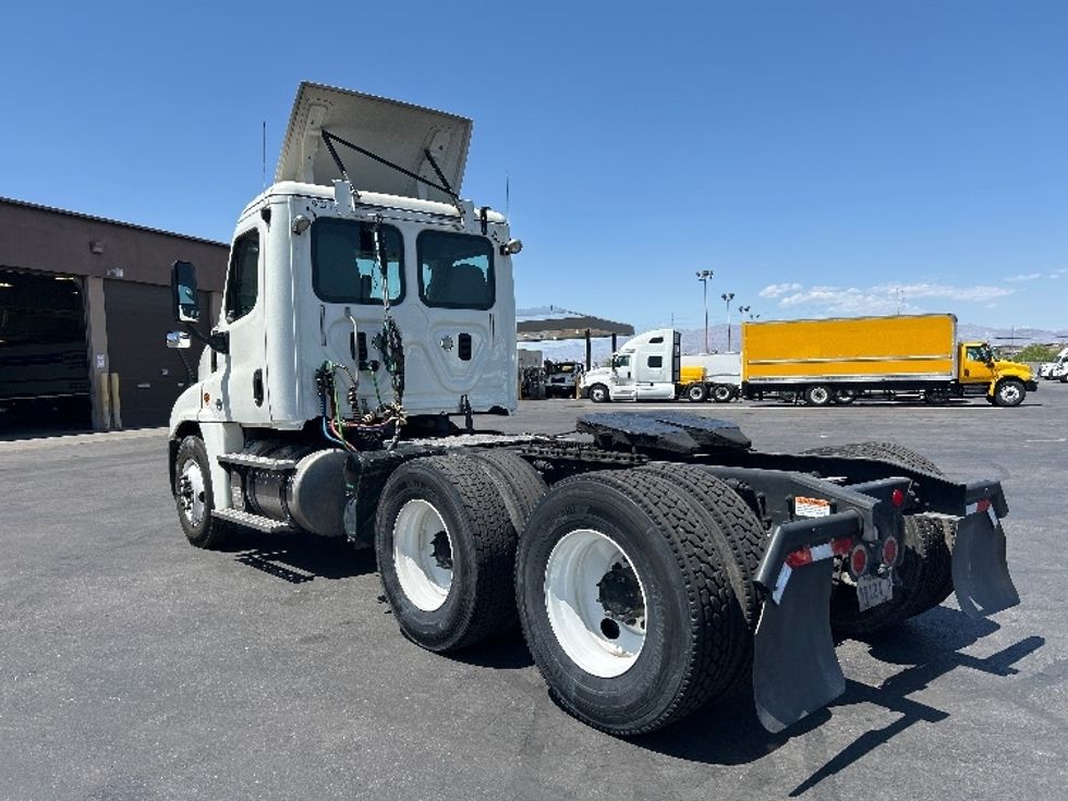 Day Cab Tractor-Heavy Duty Tractors-Freightliner-2017-Cascadia 12564ST-Las Vegas-NV-108,743\n\t\tmiles-$ 39,250 - Image 5