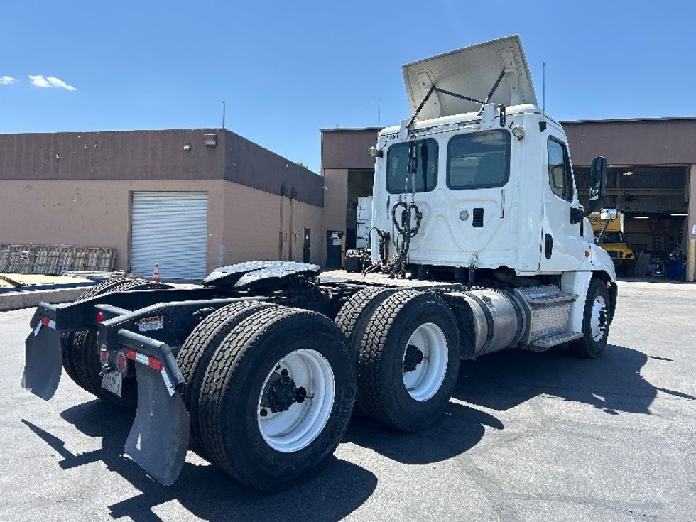 Day Cab Tractor-Heavy Duty Tractors-Freightliner-2017-Cascadia 12564ST-Las Vegas-NV-108,743\n\t\tmiles-$ 39,250 - Image 7