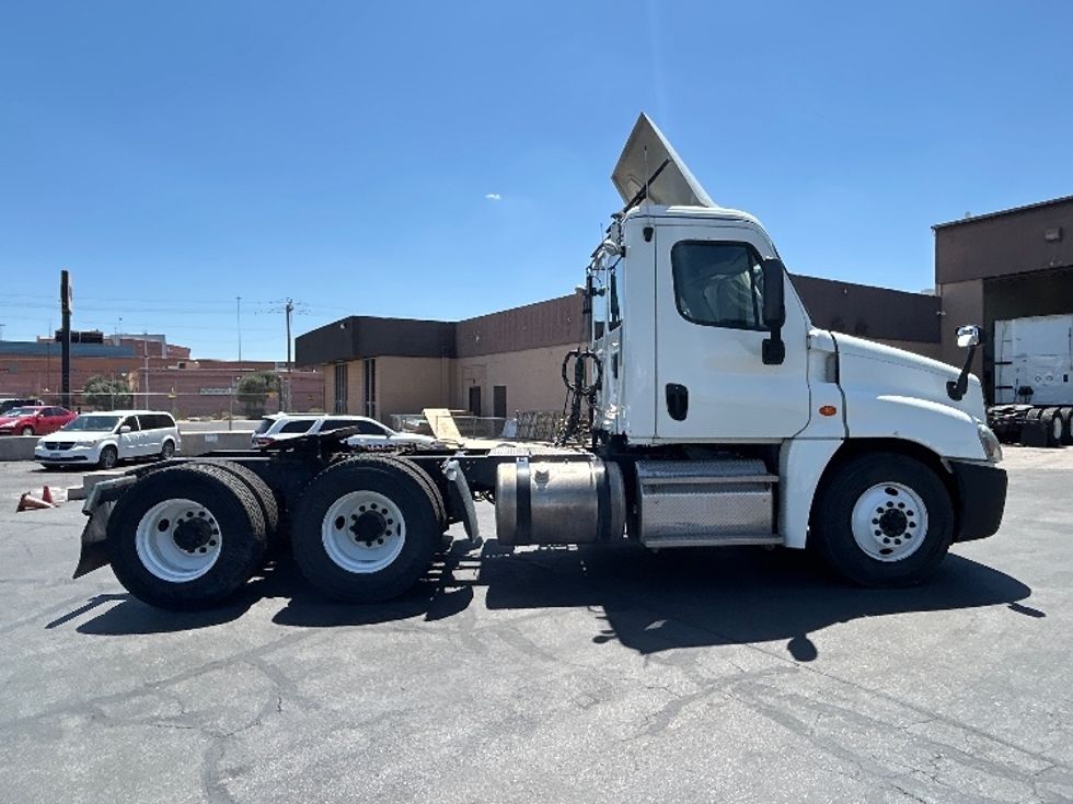 Day Cab Tractor-Heavy Duty Tractors-Freightliner-2017-Cascadia 12564ST-Las Vegas-NV-108,743\n\t\tmiles-$ 39,250 - Image 8
