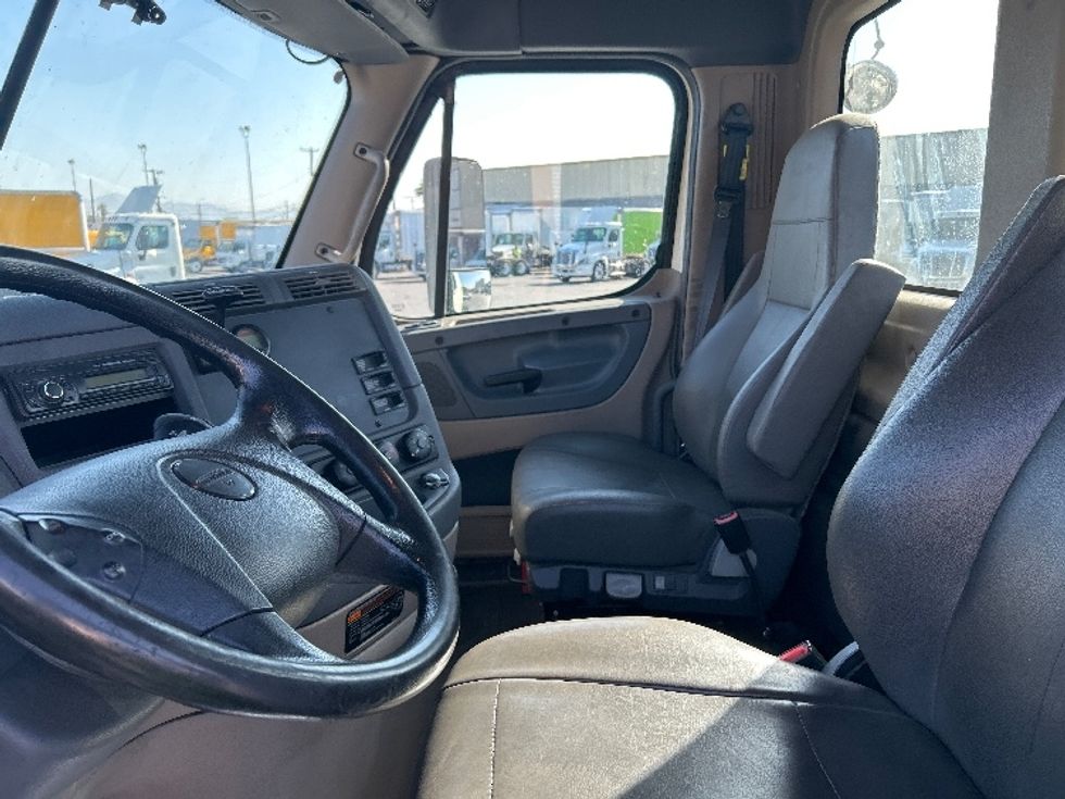 Day Cab Tractor-Heavy Duty Tractors-Freightliner-2017-Cascadia 12564ST-Las Vegas-NV-112,735\n\t\tmiles-$ 39,250 - Image 10