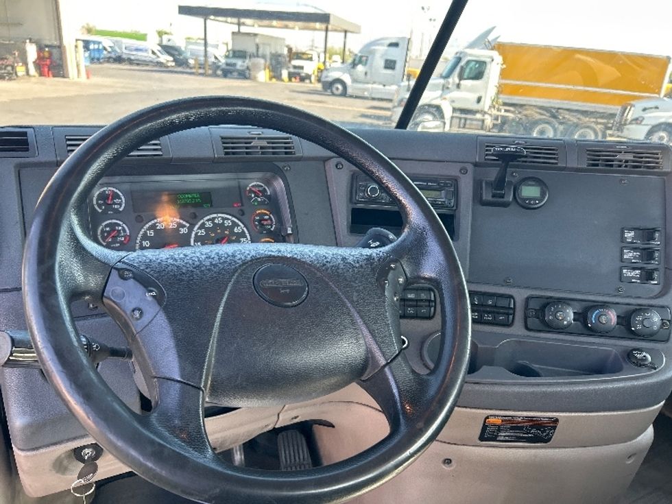 Day Cab Tractor-Heavy Duty Tractors-Freightliner-2017-Cascadia 12564ST-Las Vegas-NV-112,735\n\t\tmiles-$ 39,250 - Image 11