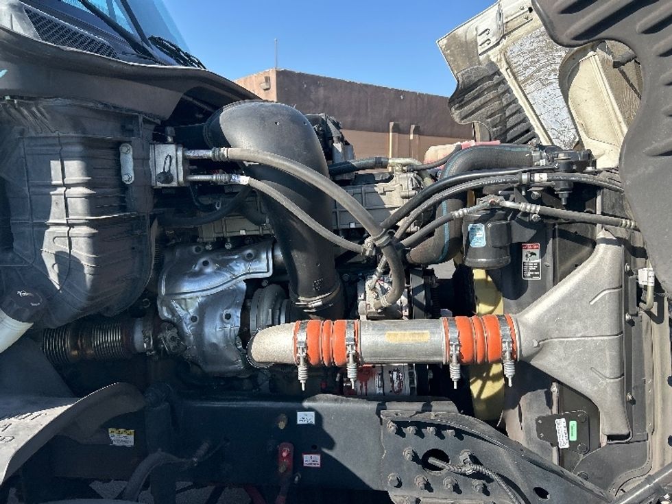 Day Cab Tractor-Heavy Duty Tractors-Freightliner-2017-Cascadia 12564ST-Las Vegas-NV-112,735\n\t\tmiles-$ 39,250 - Image 15