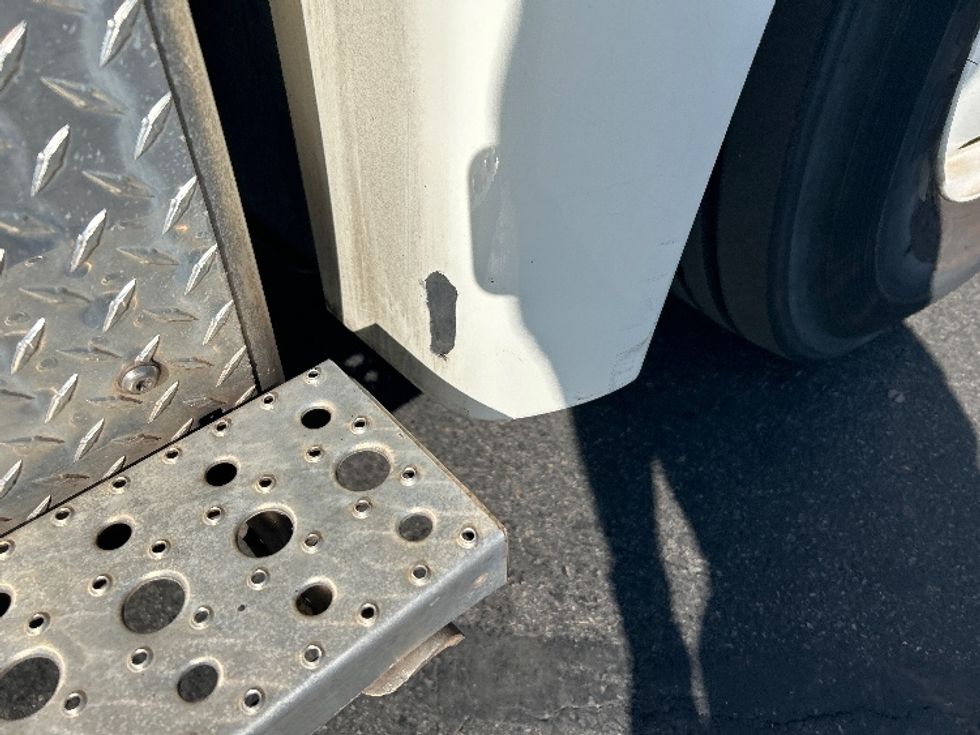Day Cab Tractor-Heavy Duty Tractors-Freightliner-2017-Cascadia 12564ST-Las Vegas-NV-112,735\n\t\tmiles-$ 39,250 - Image 19