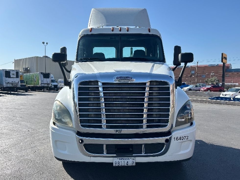 Day Cab Tractor-Heavy Duty Tractors-Freightliner-2017-Cascadia 12564ST-Las Vegas-NV-112,735\n\t\tmiles-$ 39,250 - Image 2