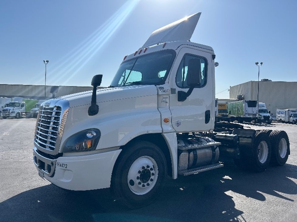 Day Cab Tractor-Heavy Duty Tractors-Freightliner-2017-Cascadia 12564ST-Las Vegas-NV-112,735\n\t\tmiles-$ 39,250 - Image 3