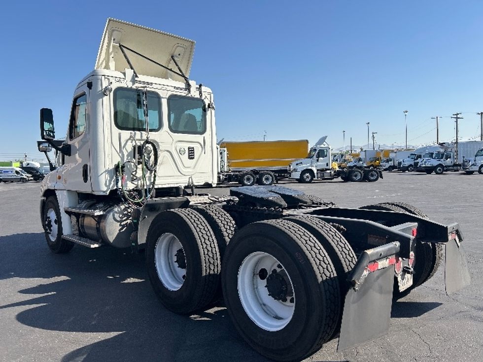 Day Cab Tractor-Heavy Duty Tractors-Freightliner-2017-Cascadia 12564ST-Las Vegas-NV-112,735\n\t\tmiles-$ 39,250 - Image 5