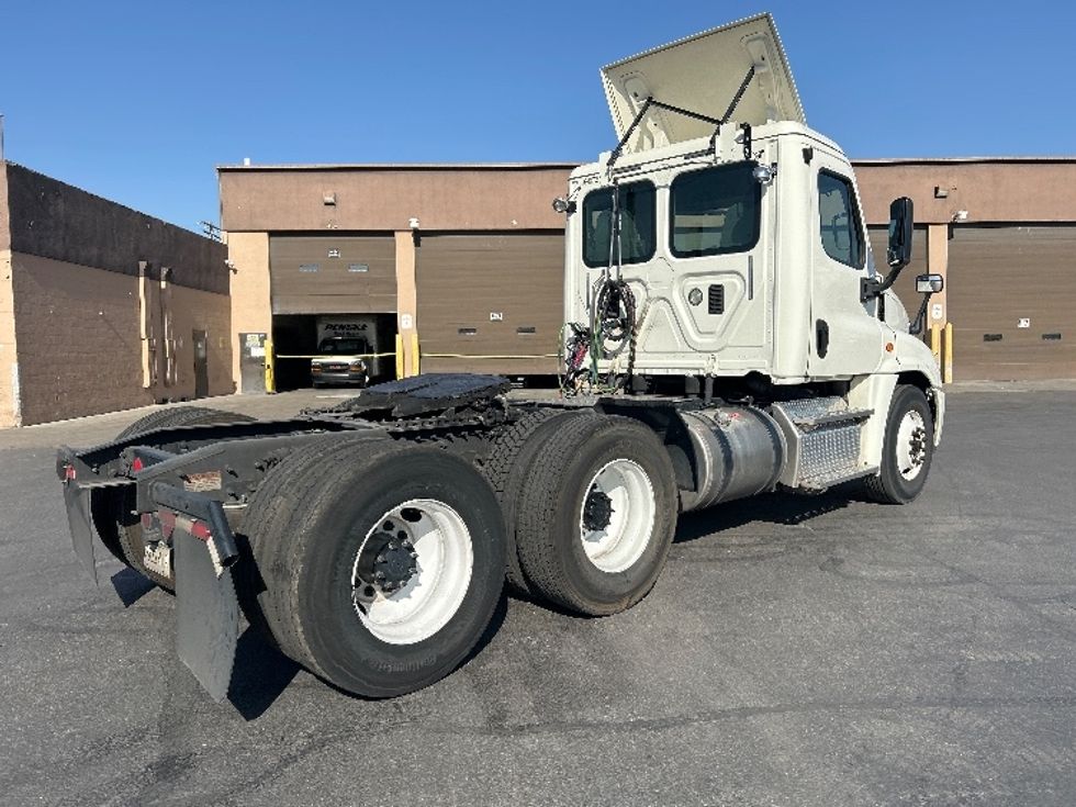 Day Cab Tractor-Heavy Duty Tractors-Freightliner-2017-Cascadia 12564ST-Las Vegas-NV-112,735\n\t\tmiles-$ 39,250 - Image 7