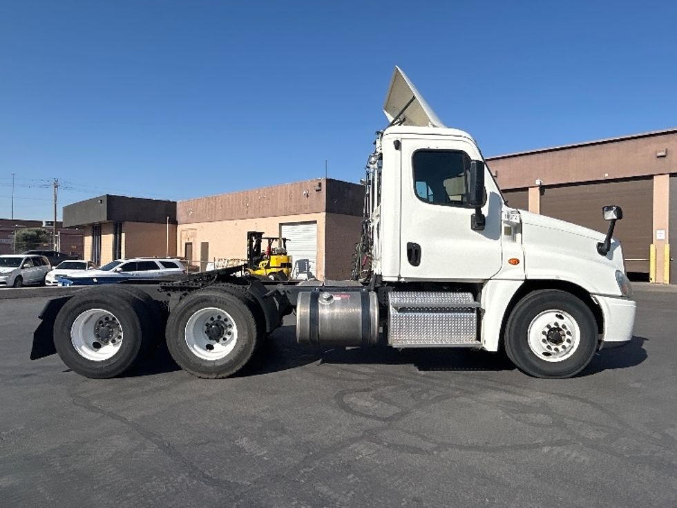 Day Cab Tractor-Heavy Duty Tractors-Freightliner-2017-Cascadia 12564ST-Las Vegas-NV-112,735\n\t\tmiles-$ 39,250 - Image 8