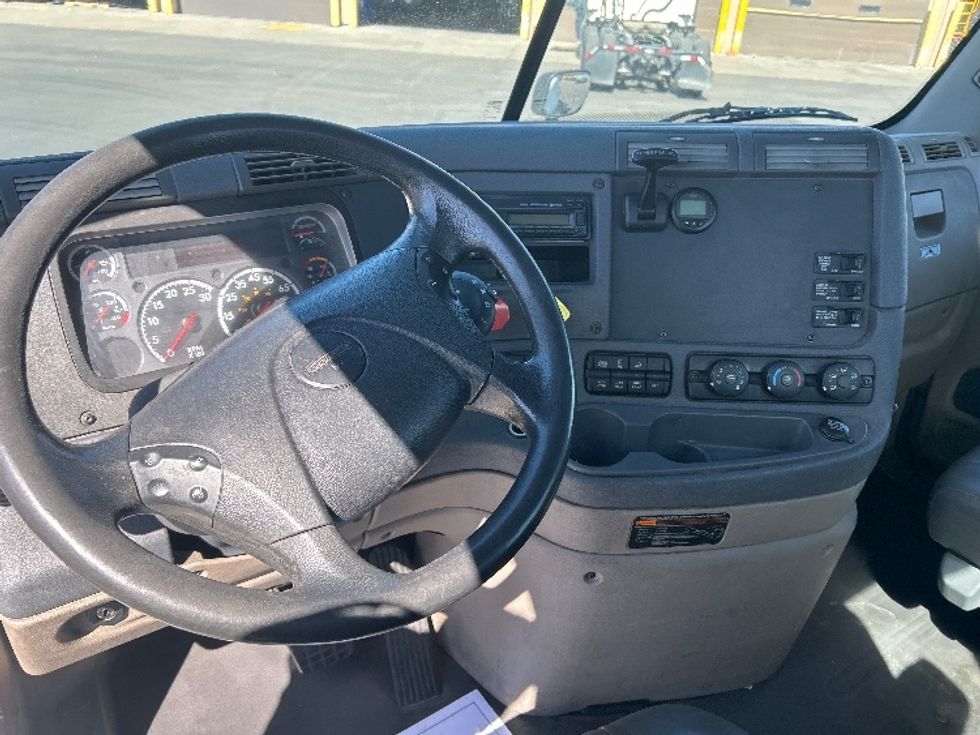 Day Cab Tractor-Heavy Duty Tractors-Freightliner-2017-Cascadia 12564ST-Las Vegas-NV-173,296\n\t\tmiles-$ 39,250 - Image 11