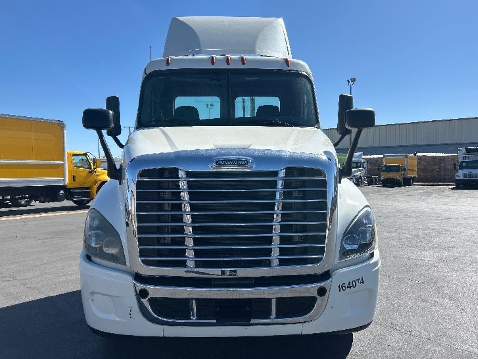 Day Cab Tractor-Heavy Duty Tractors-Freightliner-2017-Cascadia 12564ST-Las Vegas-NV-173,296\n\t\tmiles-$ 39,250 - Image 2